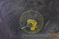 Фото приготовления рецепта: Кукурузные маффины с сосисками - шаг №2