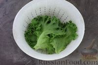 Фото приготовления рецепта: Салат с ветчиной, малиной и сыром фета - шаг №4