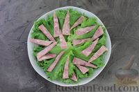 Фото приготовления рецепта: Салат с ветчиной, малиной и сыром фета - шаг №6