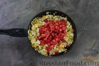 Фото приготовления рецепта: Кабачки, запечённые с фаршем, помидорами и сыром - шаг №5
