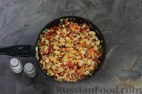 Фото приготовления рецепта: Кабачки, запечённые с фаршем, помидорами и сыром - шаг №6