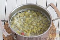 Фото приготовления рецепта: Янтарный джем из крыжовника (на зиму) - шаг №4