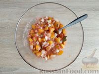 Фото приготовления рецепта: Куриные крылышки, тушенные с помидорами и абрикосами - шаг №11
