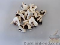 Фото приготовления рецепта: Кабачки, тушенные с грибами и стручковой фасолью - шаг №6