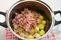 Фото приготовления рецепта: Окрошка на кефире, с молодым картофелем и колбасой - шаг №8