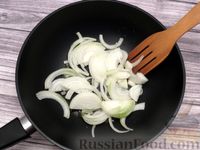 Фото приготовления рецепта: Рис с грибами, помидорами и болгарским перцем (в духовке) - шаг №6