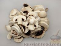 Фото приготовления рецепта: Рис с грибами, помидорами и болгарским перцем (в духовке) - шаг №7