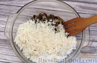 Фото приготовления рецепта: Рис с грибами, помидорами и болгарским перцем (в духовке) - шаг №10