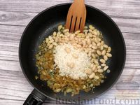 Фото приготовления рецепта: Куриные голени с рисом и консервированной фасолью (на сковороде) - шаг №6