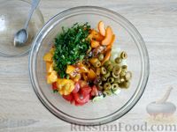 Фото приготовления рецепта: Овощной салат с абрикосами, сыром фета и оливками - шаг №11