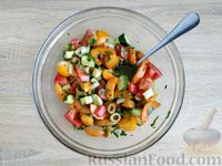 Фото приготовления рецепта: Овощной салат с абрикосами, сыром фета и оливками - шаг №12