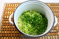 Фото приготовления рецепта: "Зелёная" окрошка со шпинатом, на кефире - шаг №11