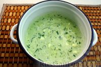 Фото приготовления рецепта: "Зелёная" окрошка со шпинатом, на кефире - шаг №13