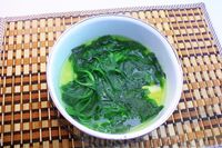 Фото приготовления рецепта: "Зелёная" окрошка со шпинатом, на кефире - шаг №5