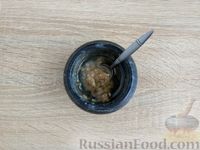 Фото приготовления рецепта: Салат из жареных помидоров и болгарского перца - шаг №4