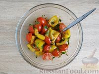 Фото приготовления рецепта: Салат из жареных помидоров и болгарского перца - шаг №17
