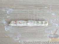 Фото приготовления рецепта: Плюшки из слоёного теста с малиной - шаг №7