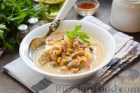 Фото к рецепту: Сливочный суп с морепродуктами, консервированным нутом и кукурузой