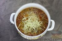 Фото приготовления рецепта: Суп с тефтелями из говяжьего фарша, лапшой и помидорами - шаг №13