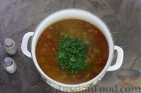 Фото приготовления рецепта: Суп с тефтелями из говяжьего фарша, лапшой и помидорами - шаг №14