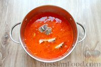 Фото приготовления рецепта: Томатный суп с рыбой - шаг №9