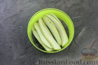 Фото приготовления рецепта: "Лапша" из баклажанов с помидорами и сливочно-сырным соусом - шаг №2