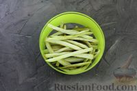 Фото приготовления рецепта: "Лапша" из баклажанов с помидорами и сливочно-сырным соусом - шаг №4