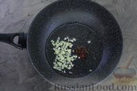 Фото приготовления рецепта: "Лапша" из баклажанов с помидорами и сливочно-сырным соусом - шаг №5