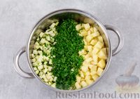 Фото приготовления рецепта: Картофельный суп с цукини, сельдереем и беконом - шаг №7