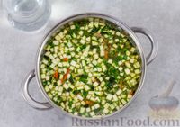 Фото приготовления рецепта: Картофельный суп с цукини, сельдереем и беконом - шаг №8