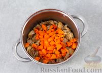 Фото приготовления рецепта: Суп-рагу с курицей, сладким перцем и зелёным горошком - шаг №8