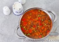Фото приготовления рецепта: Суп-рагу с курицей, сладким перцем и зелёным горошком - шаг №14