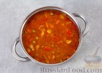 Фото приготовления рецепта: Суп-рагу с курицей, сладким перцем и зелёным горошком - шаг №15