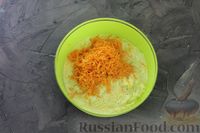 Фото приготовления рецепта: Кабачковый омлет-рулет с плавленым сыром - шаг №5