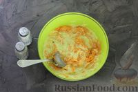 Фото приготовления рецепта: Кабачковый омлет-рулет с плавленым сыром - шаг №6