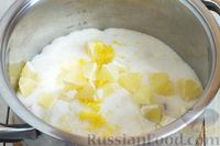 Фото приготовления рецепта: Малина, перетёртая с лимоном и сахаром (на зиму) - шаг №4