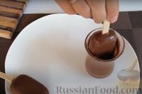 Фото приготовления рецепта: Мороженое крем-брюле в шоколаде (из молока) - шаг №8