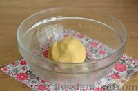 Фото приготовления рецепта: Песочный пирог с творожной начинкой и абрикосами - шаг №4