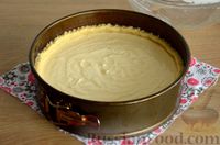 Фото приготовления рецепта: Песочный пирог с творожной начинкой и абрикосами - шаг №9