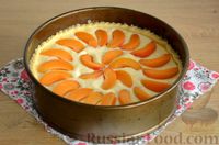 Фото приготовления рецепта: Песочный пирог с творожной начинкой и абрикосами - шаг №11