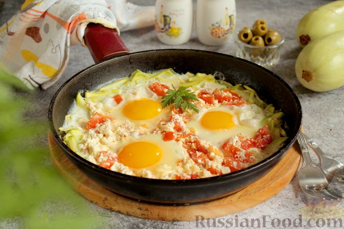 яичница с помидорами луком и сыром на сковороде рецепт | Дзен