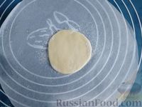 Фото приготовления рецепта: Пресные блины из вытяжного теста (на сухой сковороде) - шаг №10