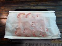 Фото приготовления рецепта: Рыба, запечённая с помидорами, морковью и луком (в пергаменте) - шаг №11