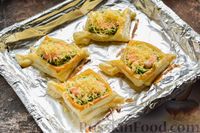 Фото приготовления рецепта: Слойки с брокколи, креветками и сыром - шаг №16
