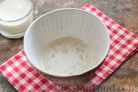 Фото приготовления рецепта: Дрожжевые пирожки с малиной (в духовке) - шаг №3