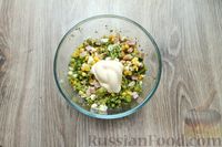 Фото приготовления рецепта: Салат с кукурузой, брокколи, ветчиной и яйцами - шаг №7