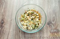 Фото приготовления рецепта: Салат с кукурузой, брокколи, ветчиной и яйцами - шаг №8