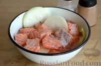 Фото приготовления рецепта: Шашлык из лосося и болгарского перца (в духовке) - шаг №5