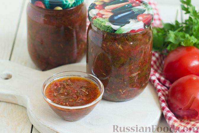 Аппетитный томатный соус с чесноком и зеленью