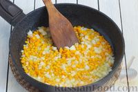 Фото приготовления рецепта: Рис с овощами и консервированной фасолью (в сковороде) - шаг №3
